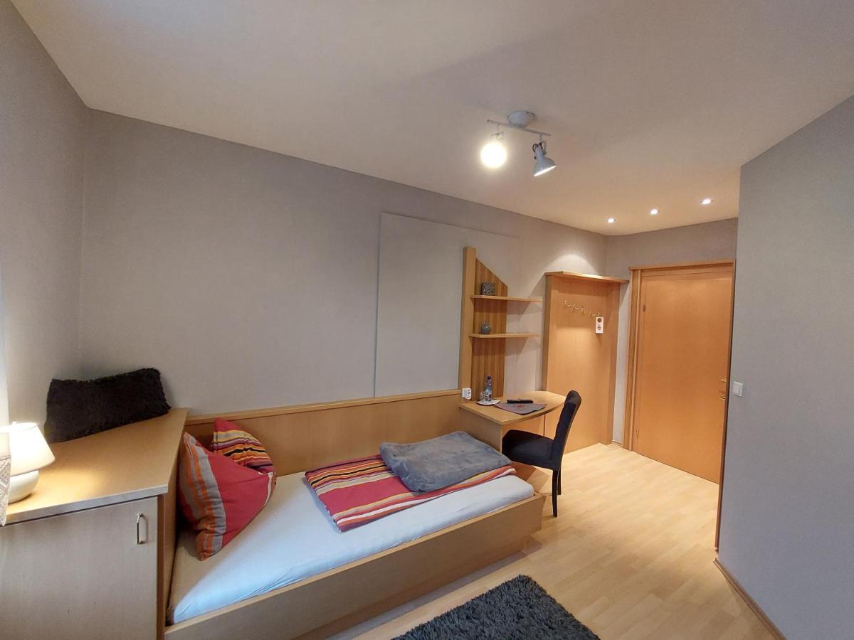 3 Raben - Leoben - Zimmer Fuer Geschaeftsreisende, Urlauber, Monteure Und Handwerker, Polski Pensjonat Austria Exteriér fotografie