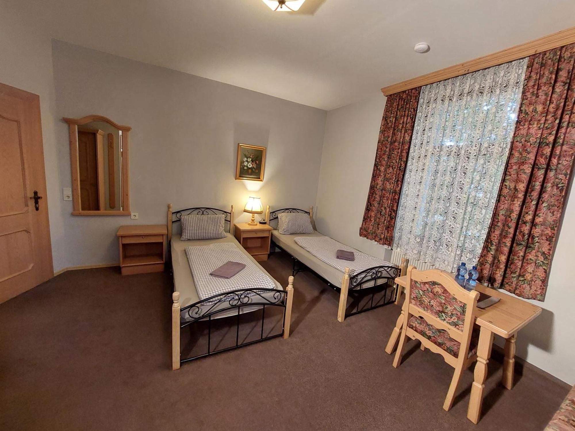 3 Raben - Leoben - Zimmer Fuer Geschaeftsreisende, Urlauber, Monteure Und Handwerker, Polski Pensjonat Austria Exteriér fotografie