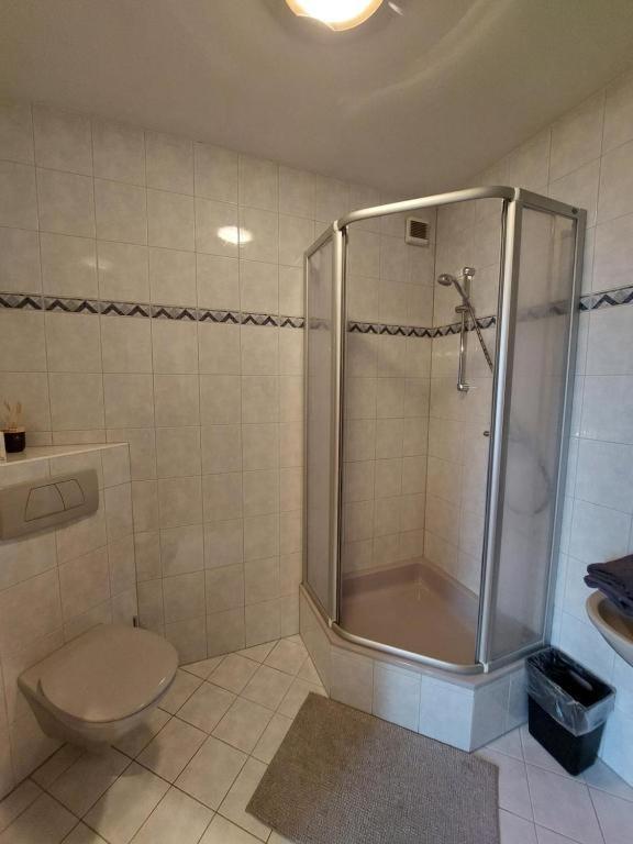 3 Raben - Leoben - Zimmer Fuer Geschaeftsreisende, Urlauber, Monteure Und Handwerker, Polski Pensjonat Austria Exteriér fotografie