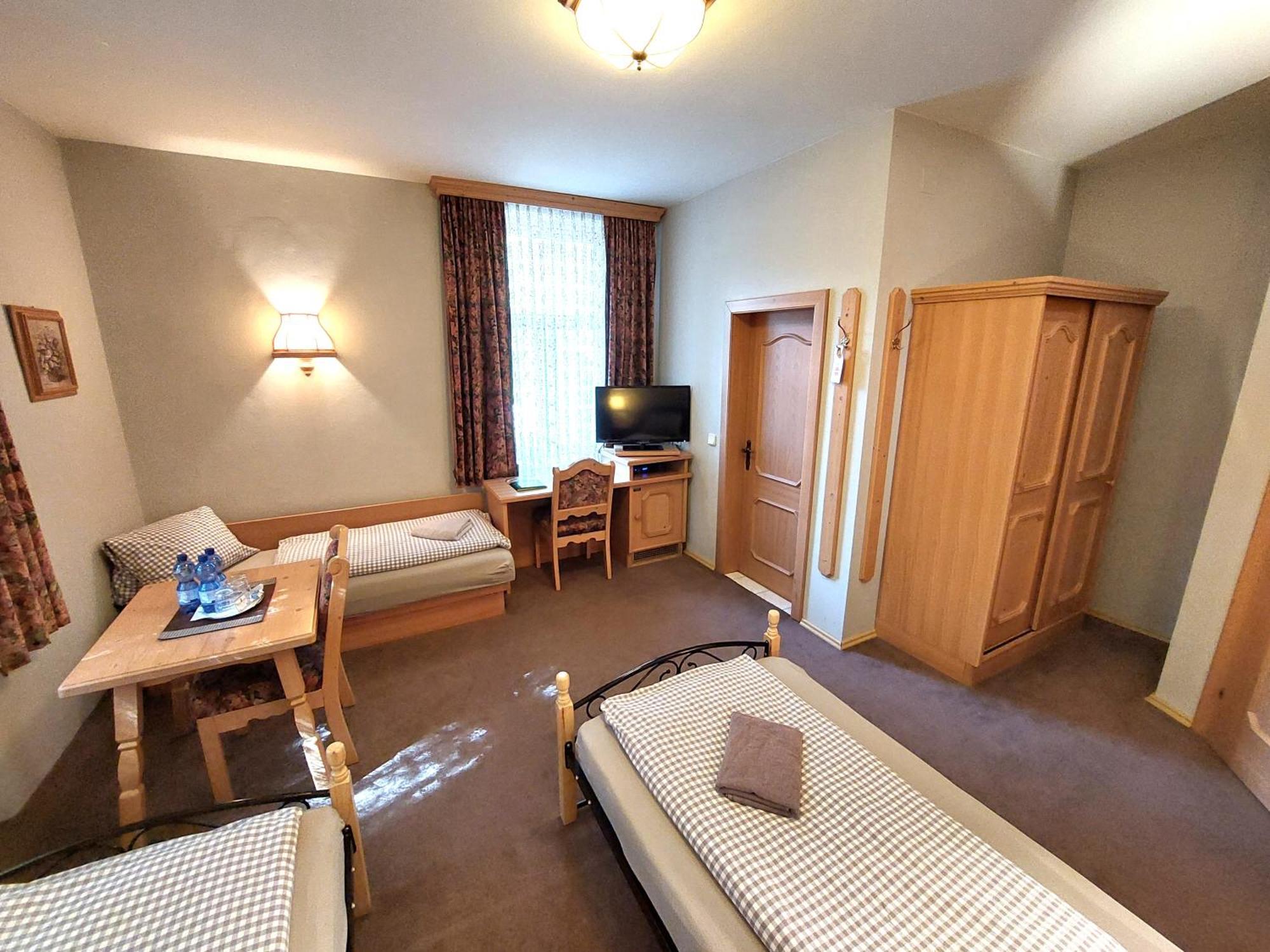 3 Raben - Leoben - Zimmer Fuer Geschaeftsreisende, Urlauber, Monteure Und Handwerker, Polski Pensjonat Austria Exteriér fotografie