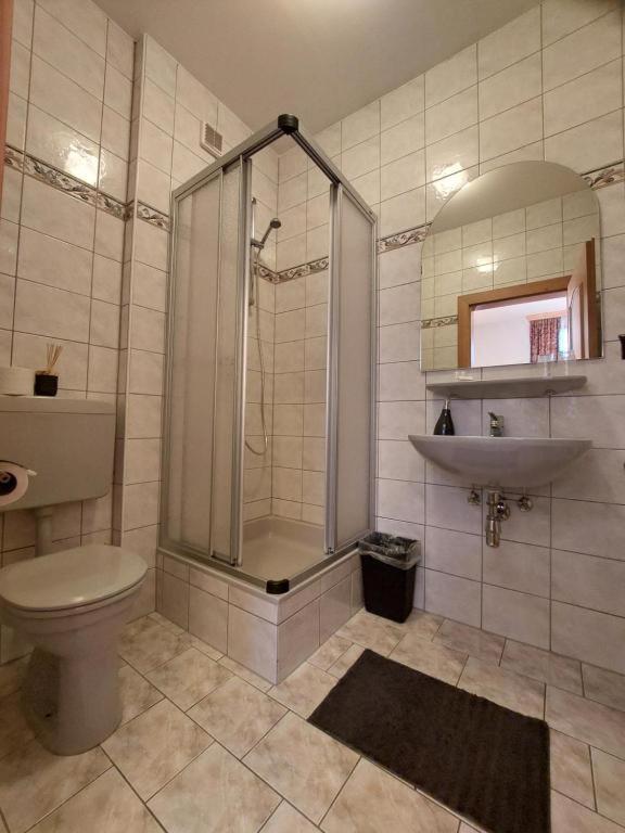 3 Raben - Leoben - Zimmer Fuer Geschaeftsreisende, Urlauber, Monteure Und Handwerker, Polski Pensjonat Austria Exteriér fotografie