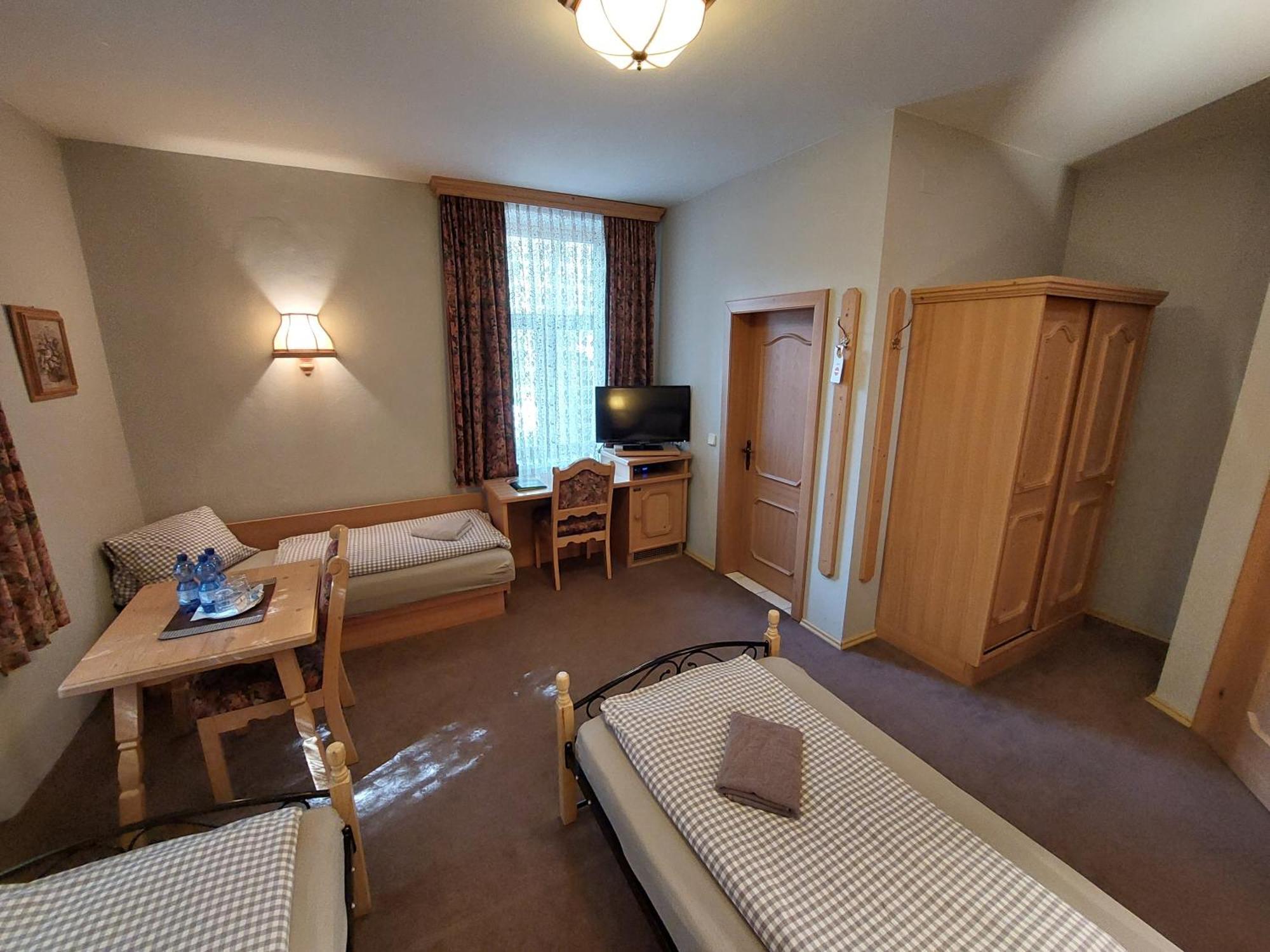 3 Raben - Leoben - Zimmer Fuer Geschaeftsreisende, Urlauber, Monteure Und Handwerker, Polski Pensjonat Austria Exteriér fotografie